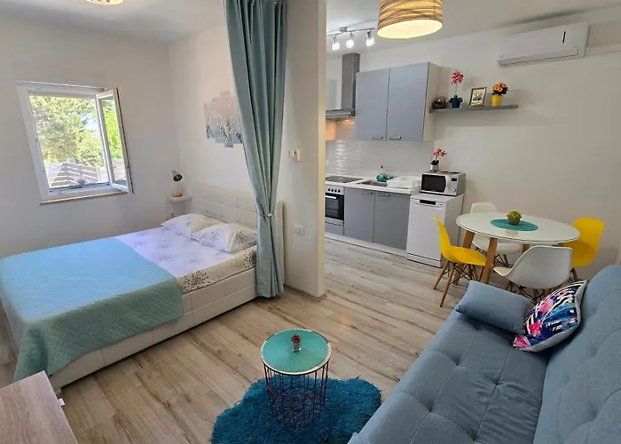 Lennida Studio Apartman With Free Parking